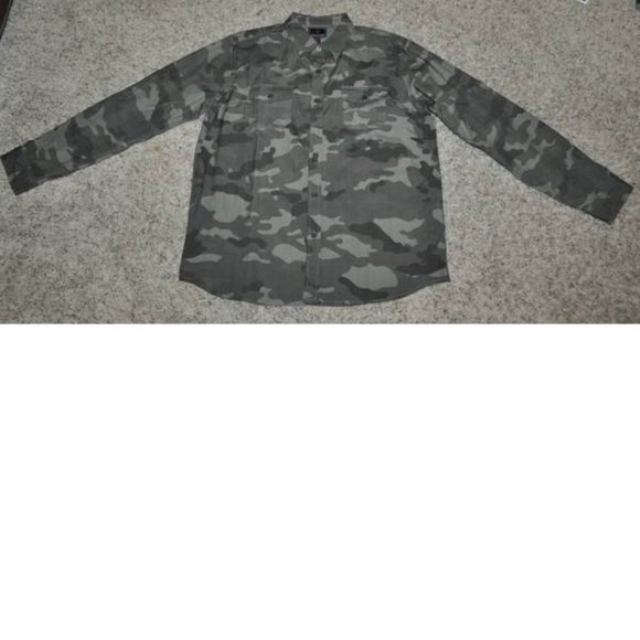 Mens Sport Shirt Swiss Cross Camouflage Medium Button Up Convertible Sleeves - Picture 1 of 4